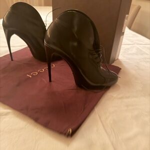 Gucci authentic size 40 black leather shoe/boot 5 inch spike heel bootie